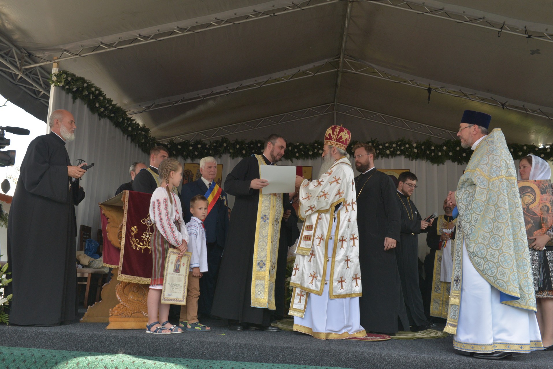 Sfințire de biserică la Netezi, Târgu Neamț: IPS Mitropolit Teofan a săvârșit slujba de târnosire