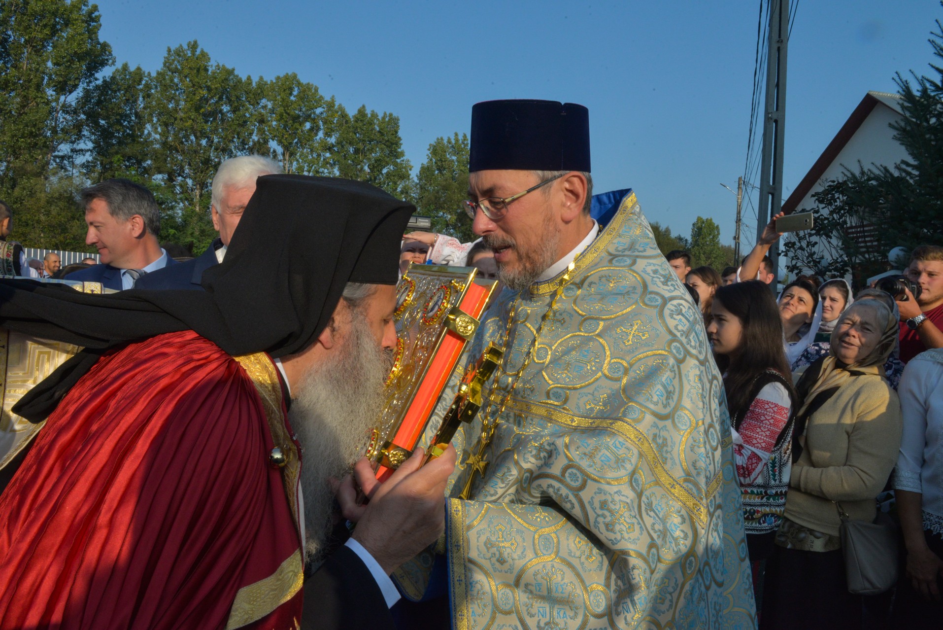 Sfințire de biserică la Netezi, Târgu Neamț: IPS Mitropolit Teofan a săvârșit slujba de târnosire