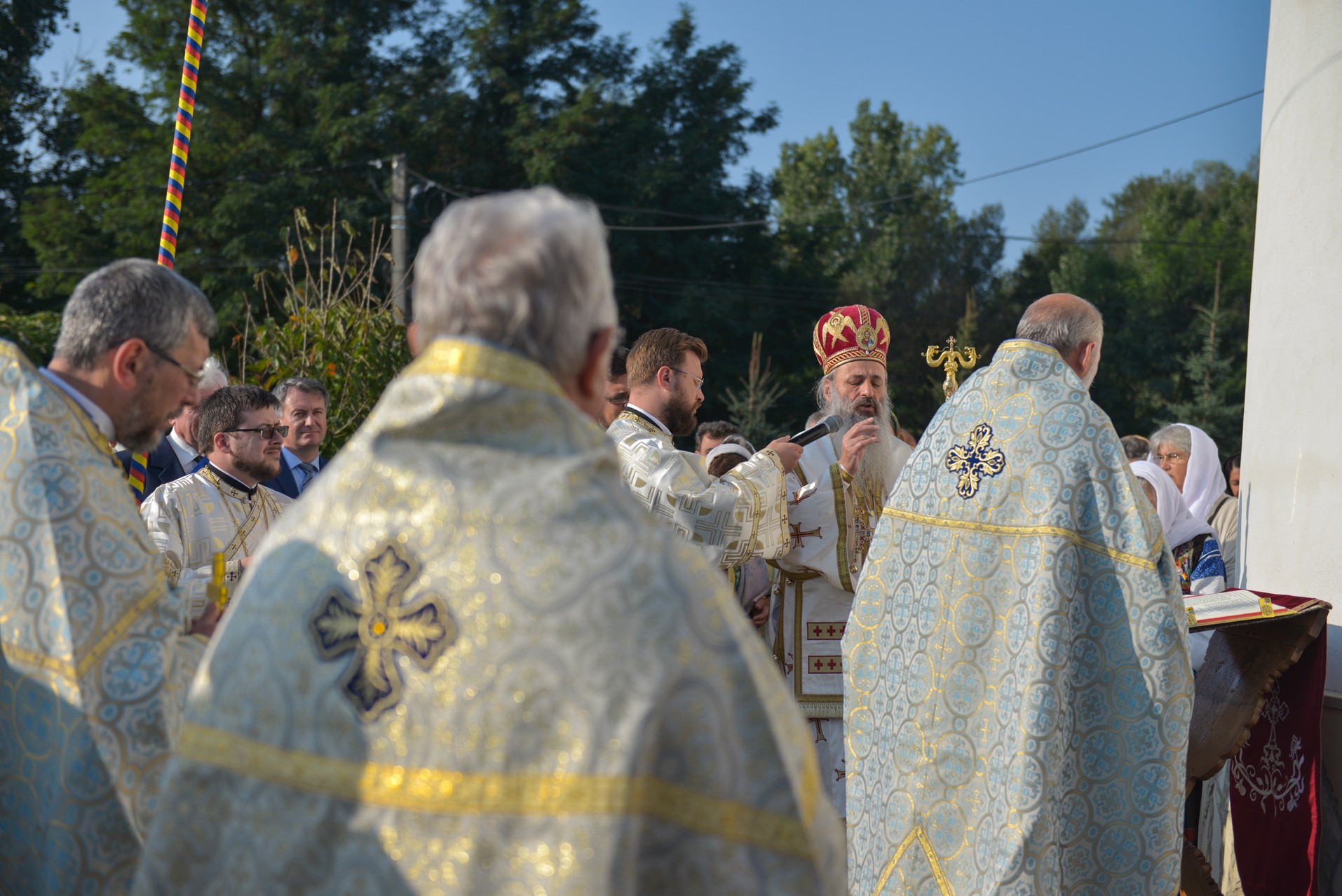 Sfințire de biserică la Netezi, Târgu Neamț: IPS Mitropolit Teofan a săvârșit slujba de târnosire