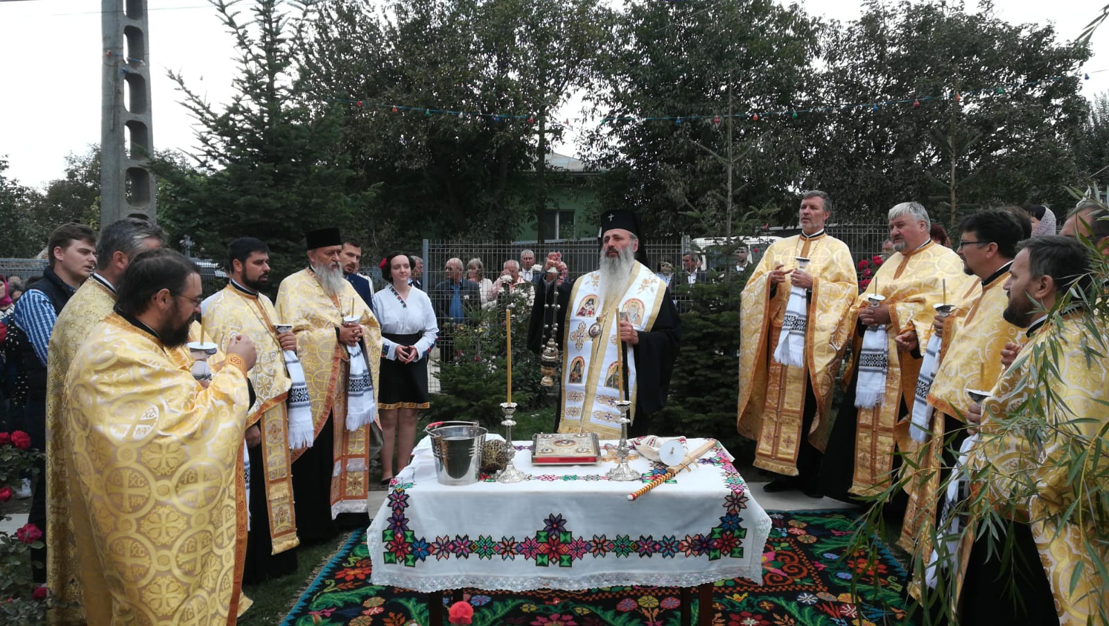 Sfințire de casă parohială și casă socială în Parohia Burlești