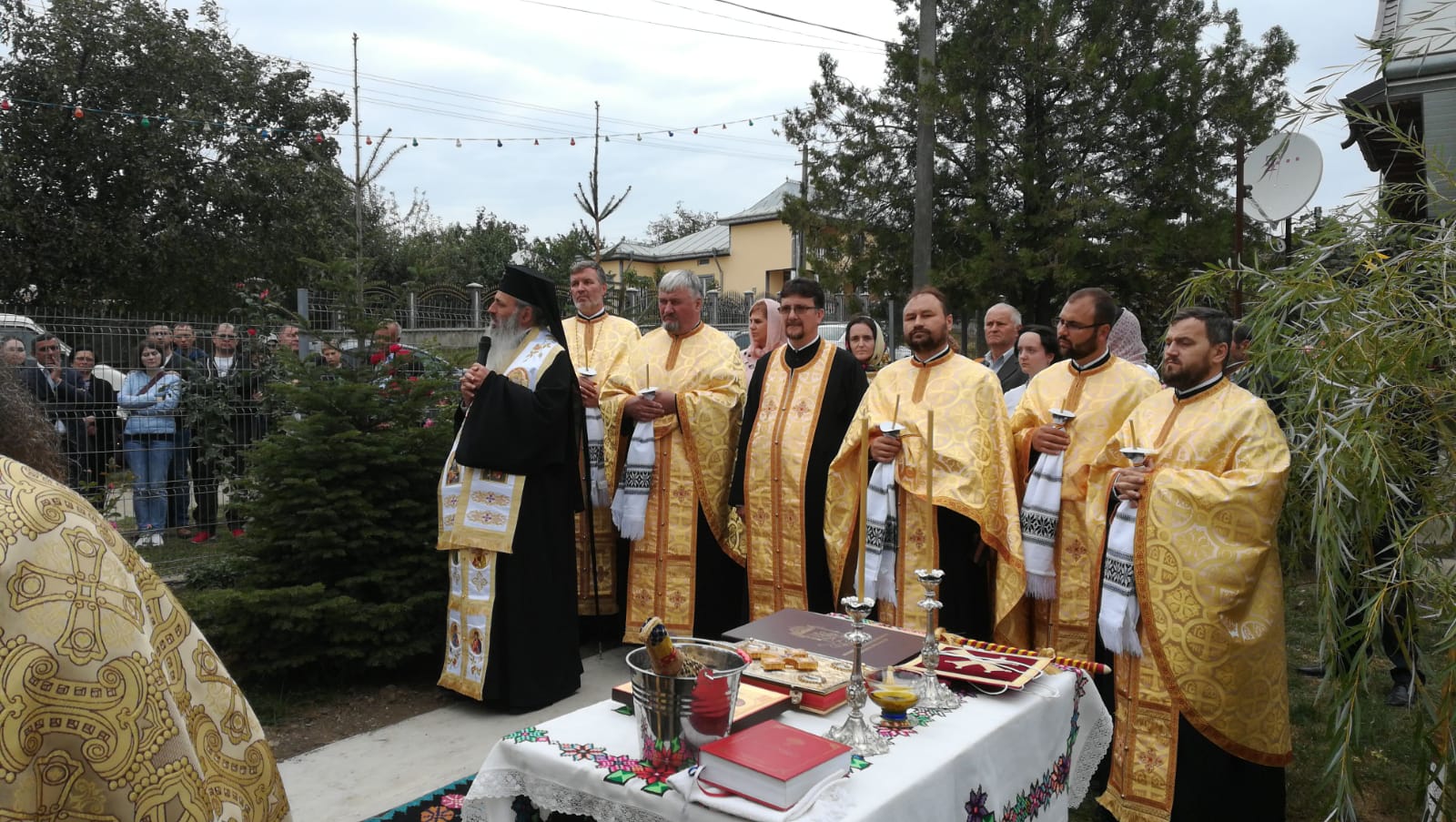 Sfințire de casă parohială și casă socială în Parohia Burlești Sfințire de casă parohială și casă socială în Parohia Burlești
