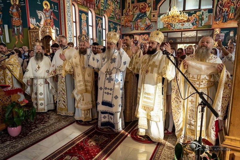 Biserica românească din Mannheim a fost sfinţită de trei ierarhi