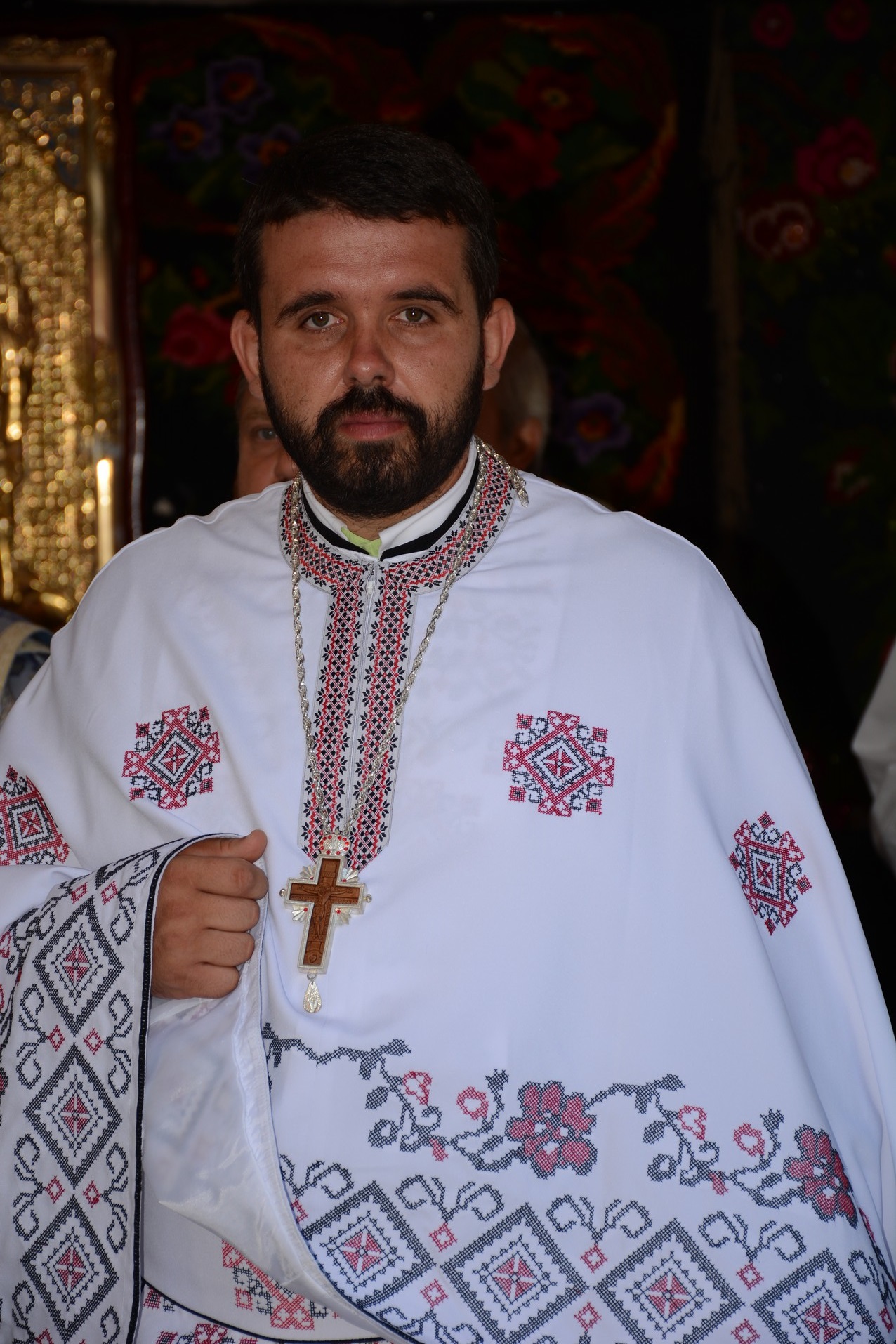 Preasfințitul Părinte Calinic Botoșăneanul a sfințit pictura bisericii Parohiei Chișcăreni