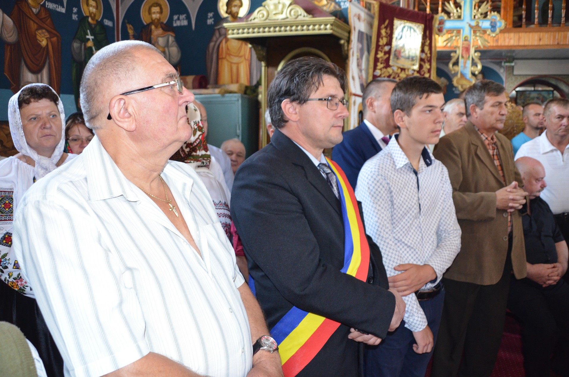 Slujire arhierească la Negostina: răspunsurile liturgice au fost date în limba română şi în limba ucraineană