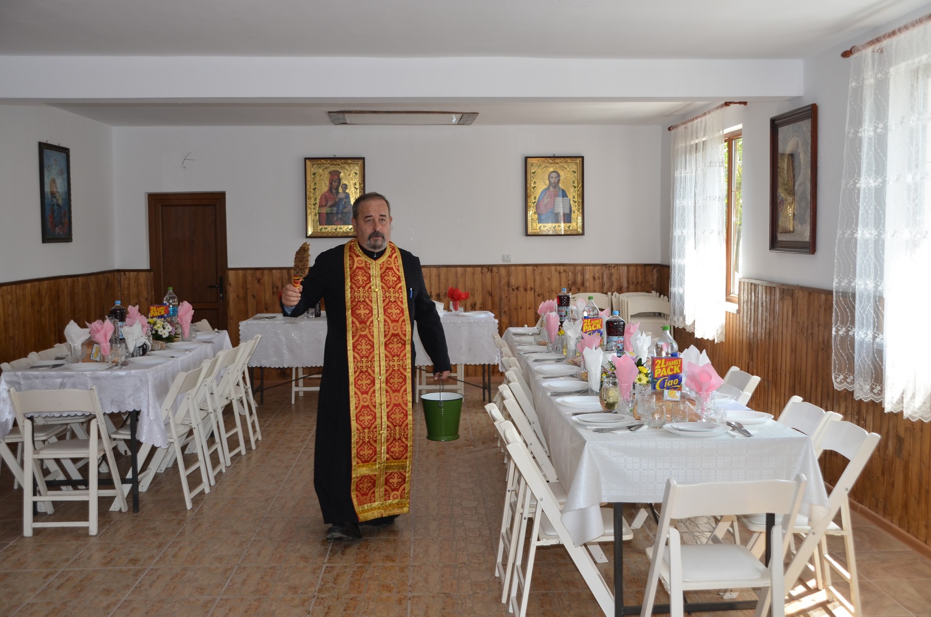 Slujire arhierească la Negostina: răspunsurile liturgice au fost date în limba română şi în limba ucraineană