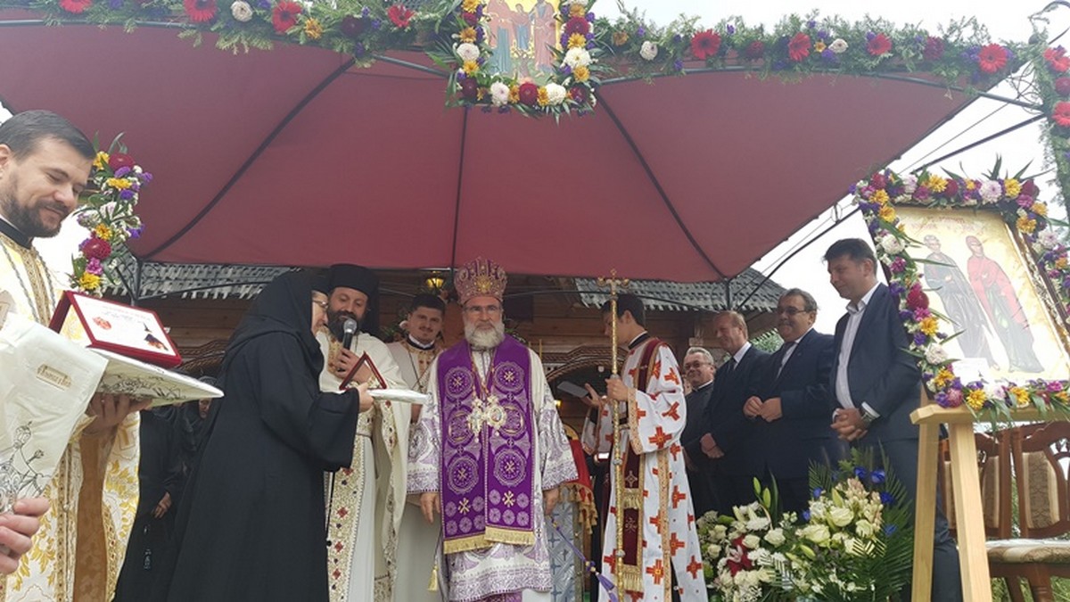 Liturghie arhierească la Biserica „Sfinții Părinți Ioachim și Ana” din Roman
