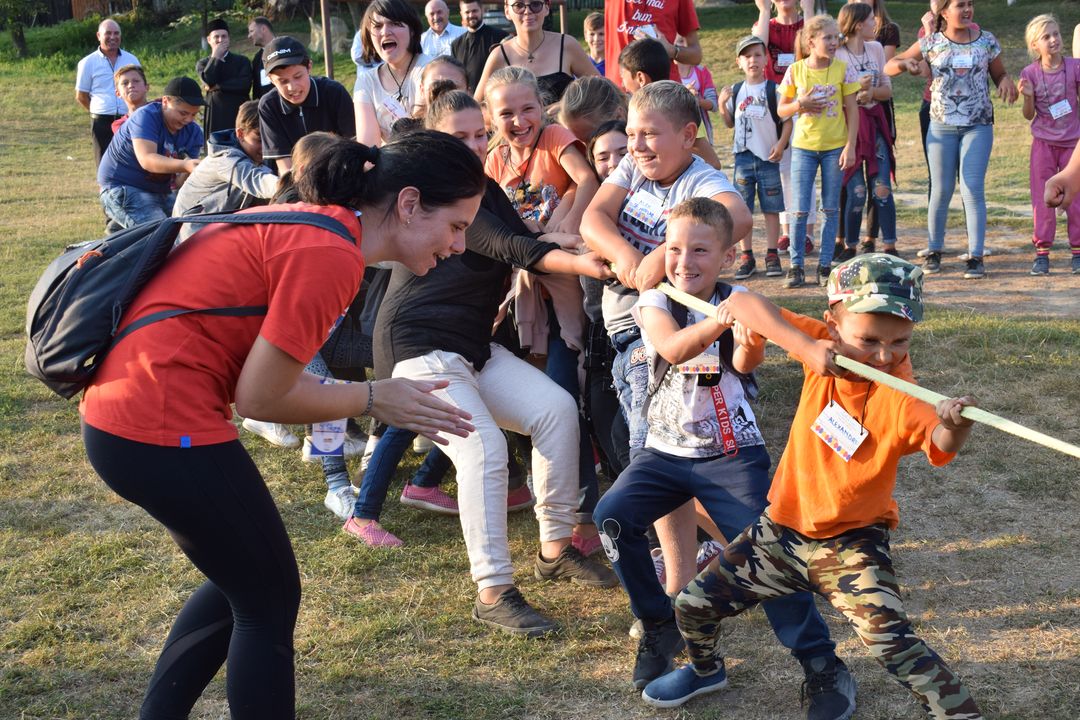 Peste 120 de copii în Tabăra „Copilărie și credință” din Tăcuta – PS Ignatie: „Prioritatea Bisericii este investiția spirituală în copilași și în tineri”