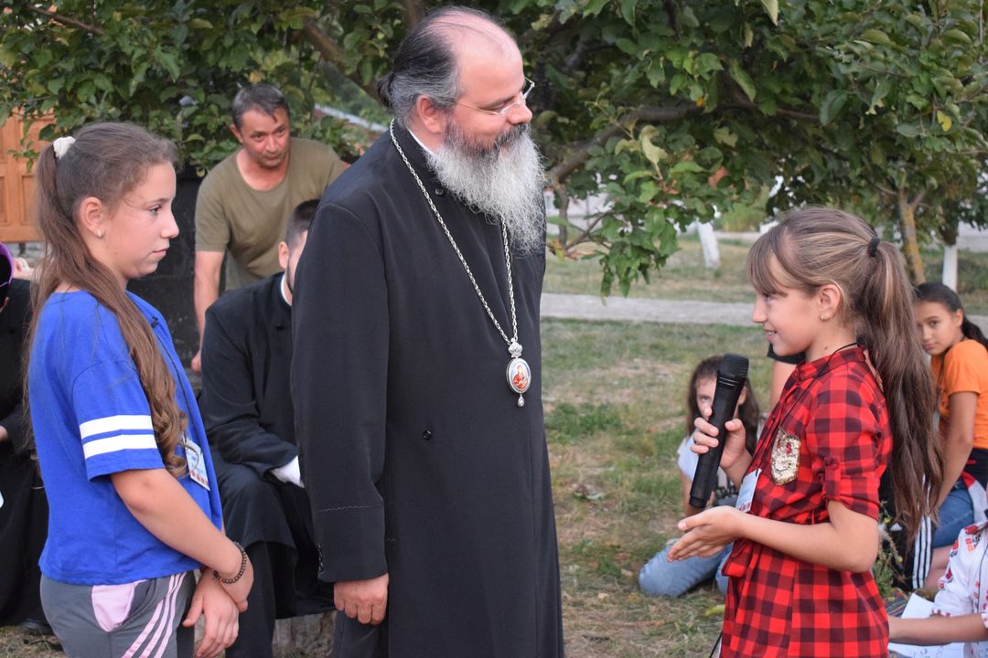 Peste 120 de copii în Tabăra „Copilărie și credință” din Tăcuta – PS Ignatie: „Prioritatea Bisericii este investiția spirituală în copilași și în tineri”