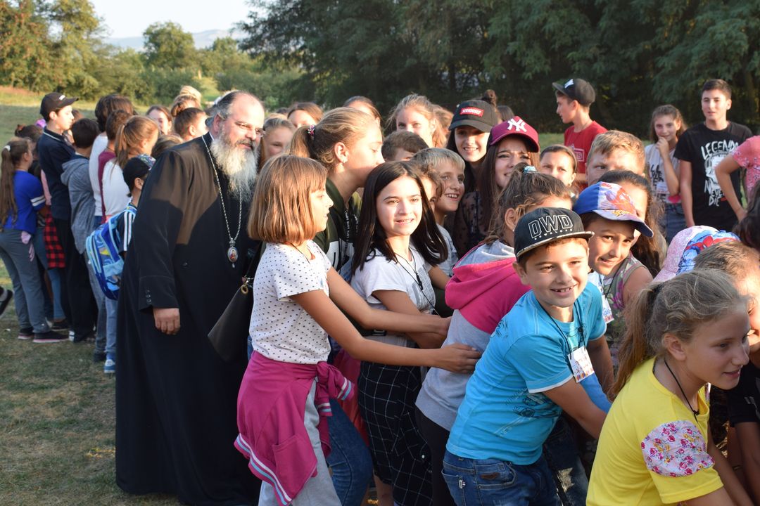 Peste 120 de copii în Tabăra „Copilărie și credință” din Tăcuta – PS Ignatie: „Prioritatea Bisericii este investiția spirituală în copilași și în tineri”