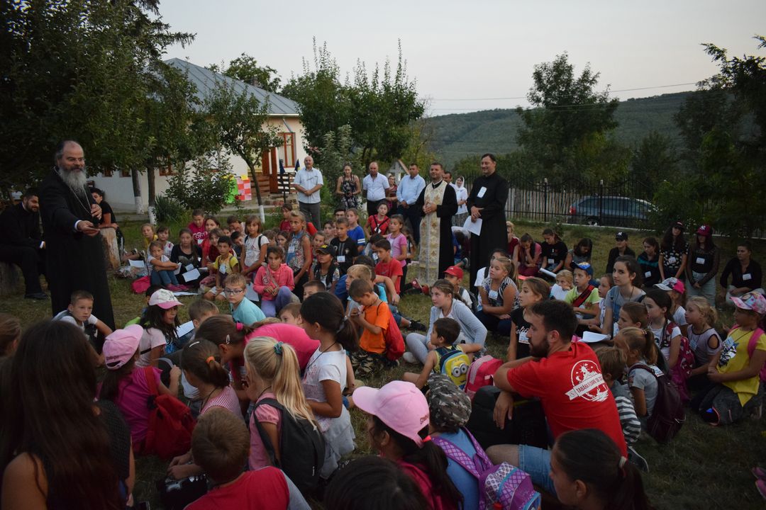 Peste 120 de copii în Tabăra „Copilărie și credință” din Tăcuta – PS Ignatie: „Prioritatea Bisericii este investiția spirituală în copilași și în tineri”