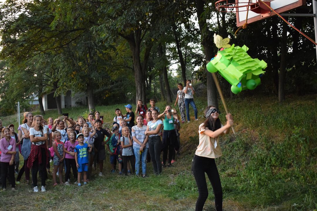 Peste 120 de copii în Tabăra „Copilărie și credință” din Tăcuta – PS Ignatie: „Prioritatea Bisericii este investiția spirituală în copilași și în tineri”