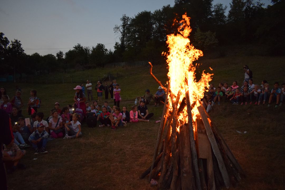 Peste 120 de copii în Tabăra „Copilărie și credință” din Tăcuta – PS Ignatie: „Prioritatea Bisericii este investiția spirituală în copilași și în tineri”