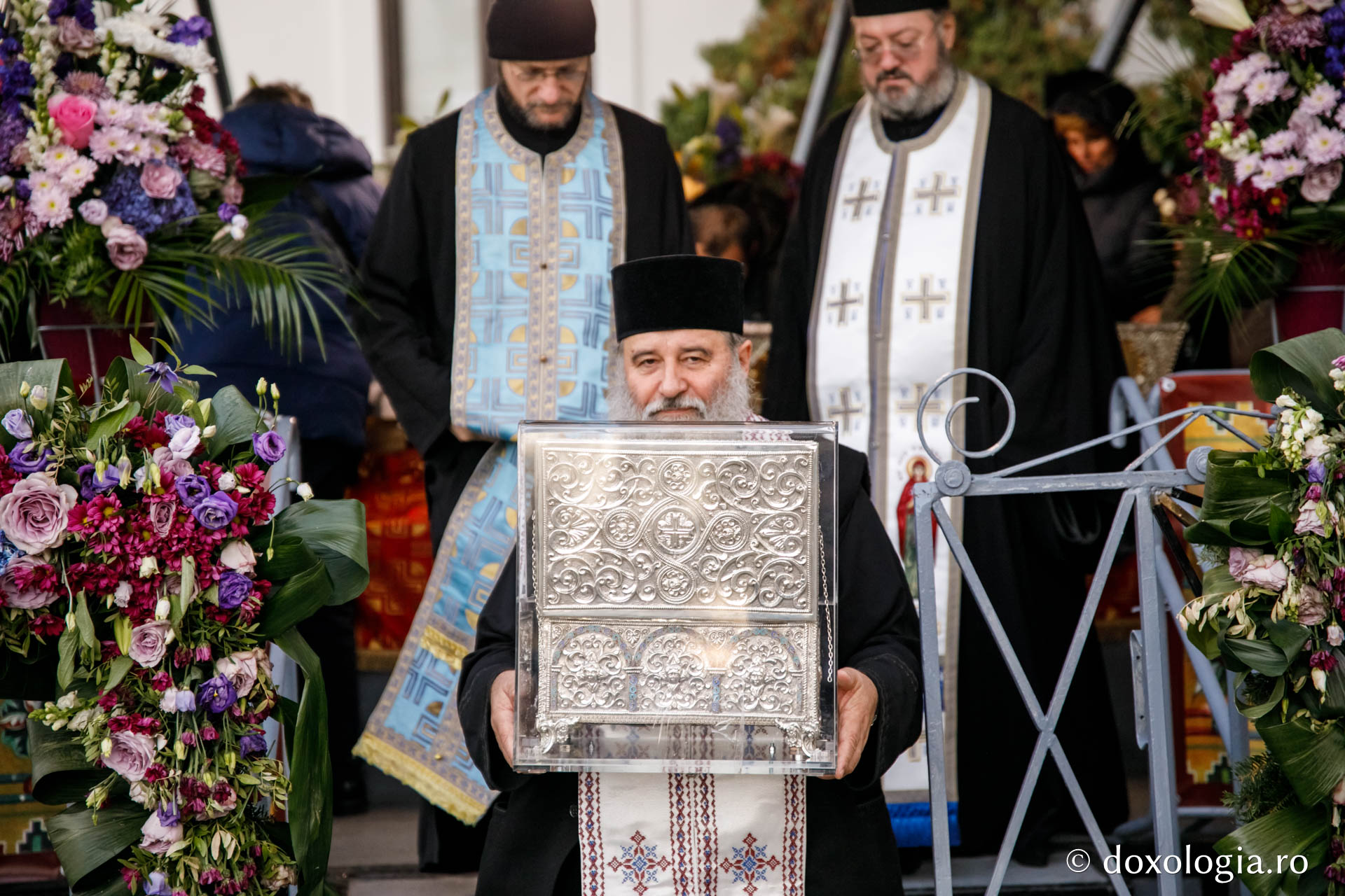 Hramul Mitropoliei Moldovei și Bucovinei la final: Moaștele Sfintei Parascheva au fost așezate în Catedrala Mitropolitană din Iași