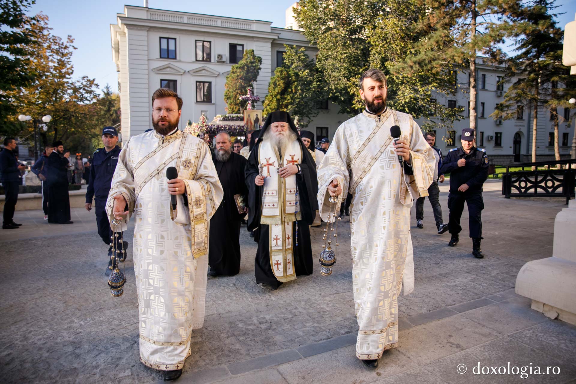 Hramul Mitropoliei Moldovei și Bucovinei la final: Moaștele Sfintei Parascheva au fost așezate în Catedrala Mitropolitană din Iași