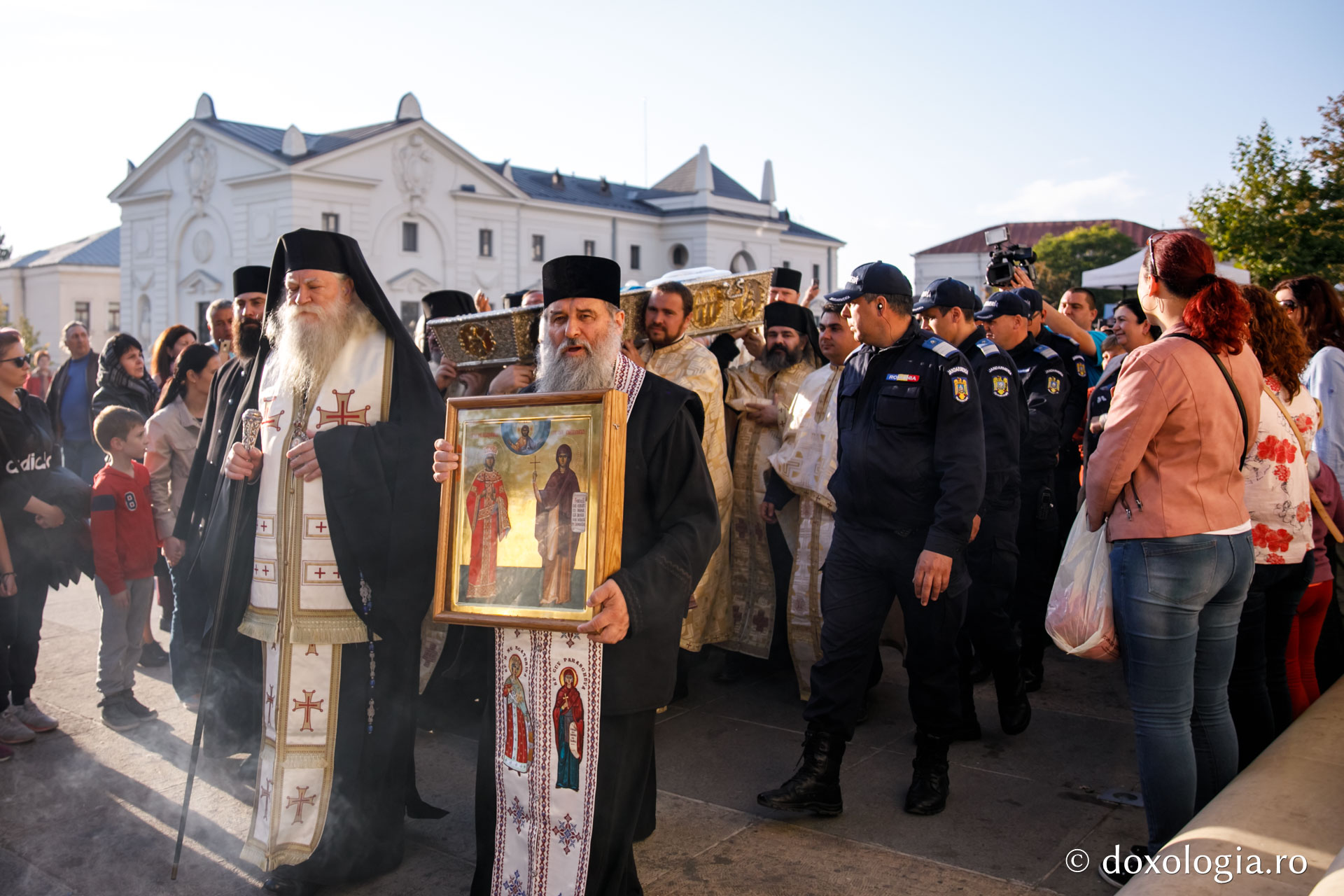 Hramul Mitropoliei Moldovei și Bucovinei la final: Moaștele Sfintei Parascheva au fost așezate în Catedrala Mitropolitană din Iași