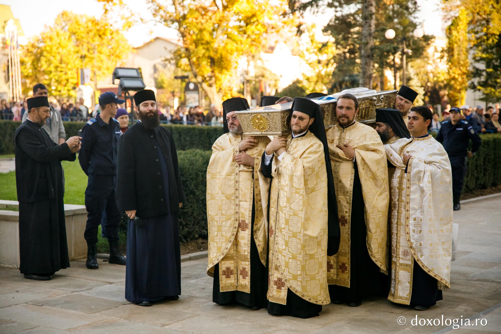 Hramul Mitropoliei Moldovei și Bucovinei la final: Moaștele Sfintei Parascheva au fost așezate în Catedrala Mitropolitană din Iași