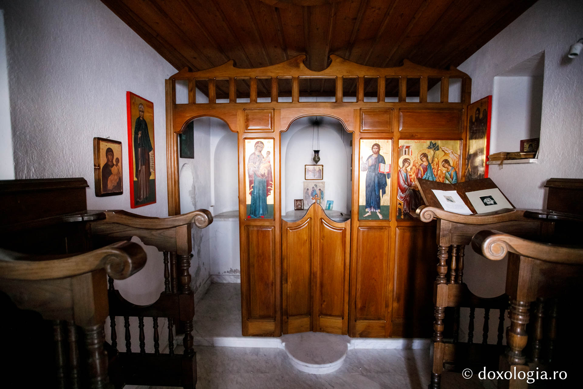 Peștera „Sfintei Treimi” din Muntele Athos