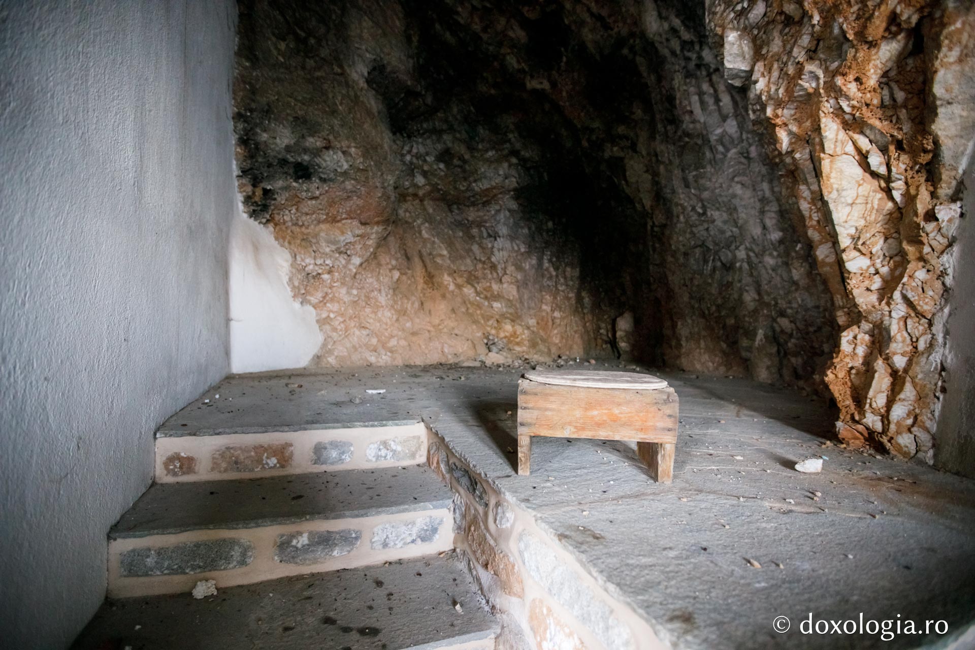 Peștera „Sfintei Treimi” din Muntele Athos