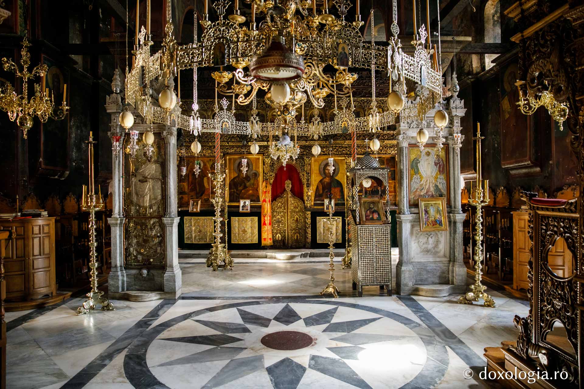 Katholikonul Mănăstirii Pantocrator – interior / Foto: Pr. Silviu Cluci Katholikonul Mănăstirii Pantocrator
