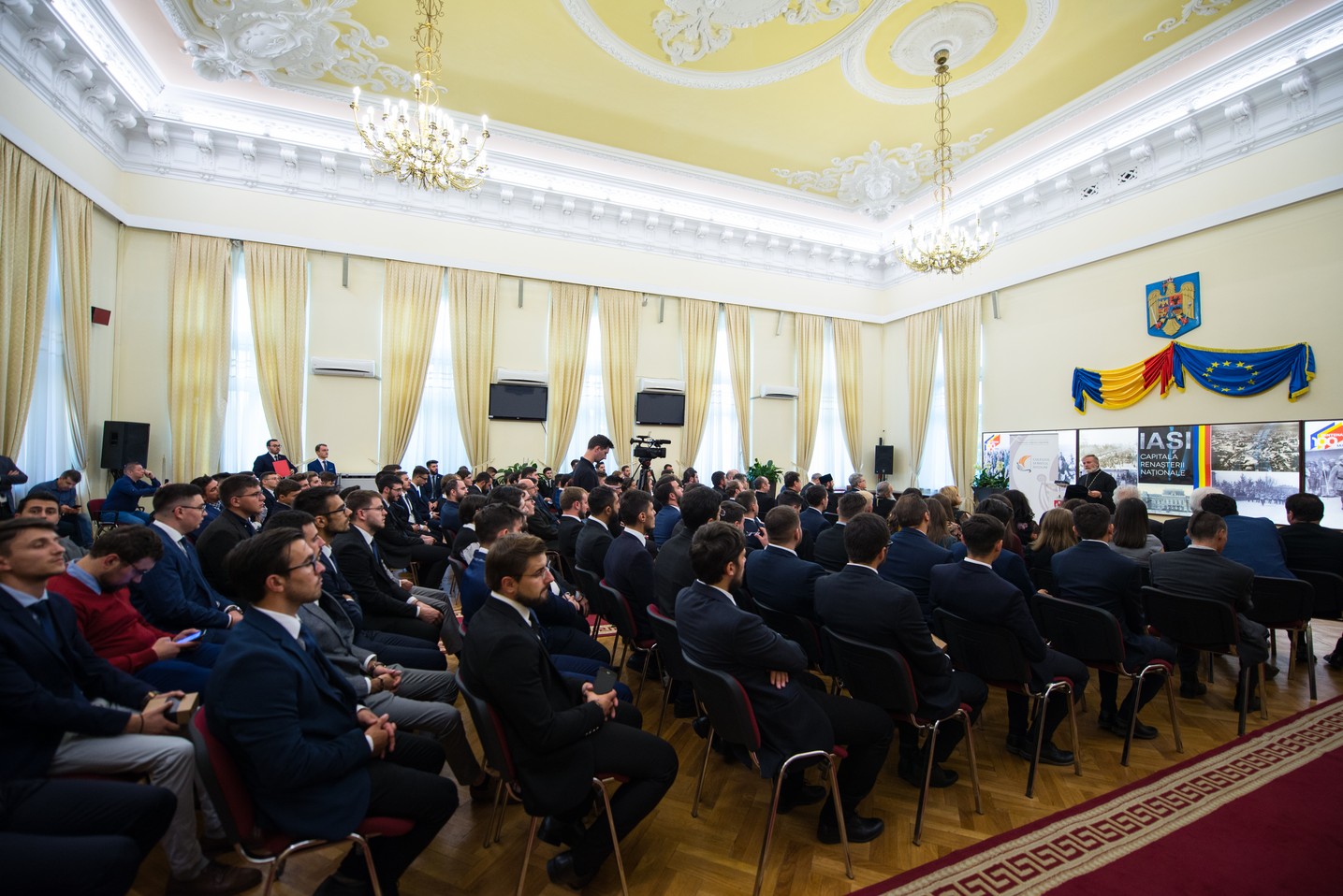 „Formal de Bun Venit” la Colegiul „Sfântul Nicolae” din Iași: „Fiind împreună, puteți să păstrați o atitudine corespunzătoare”