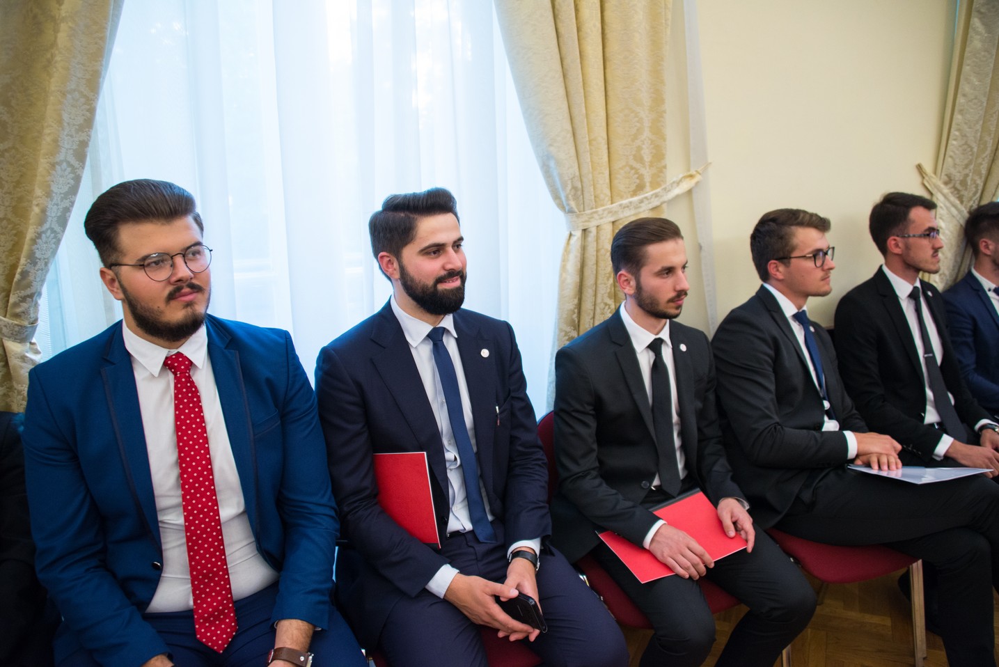 „Formal de Bun Venit” la Colegiul „Sfântul Nicolae” din Iași: „Fiind împreună, puteți să păstrați o atitudine corespunzătoare”