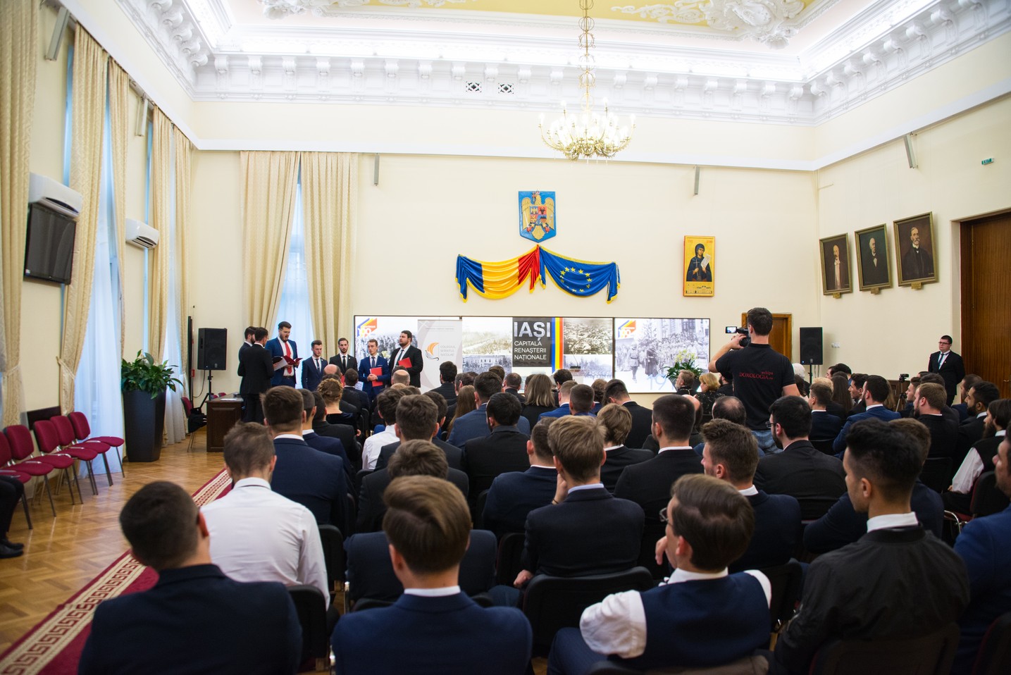 „Formal de Bun Venit” la Colegiul „Sfântul Nicolae” din Iași: „Fiind împreună, puteți să păstrați o atitudine corespunzătoare”