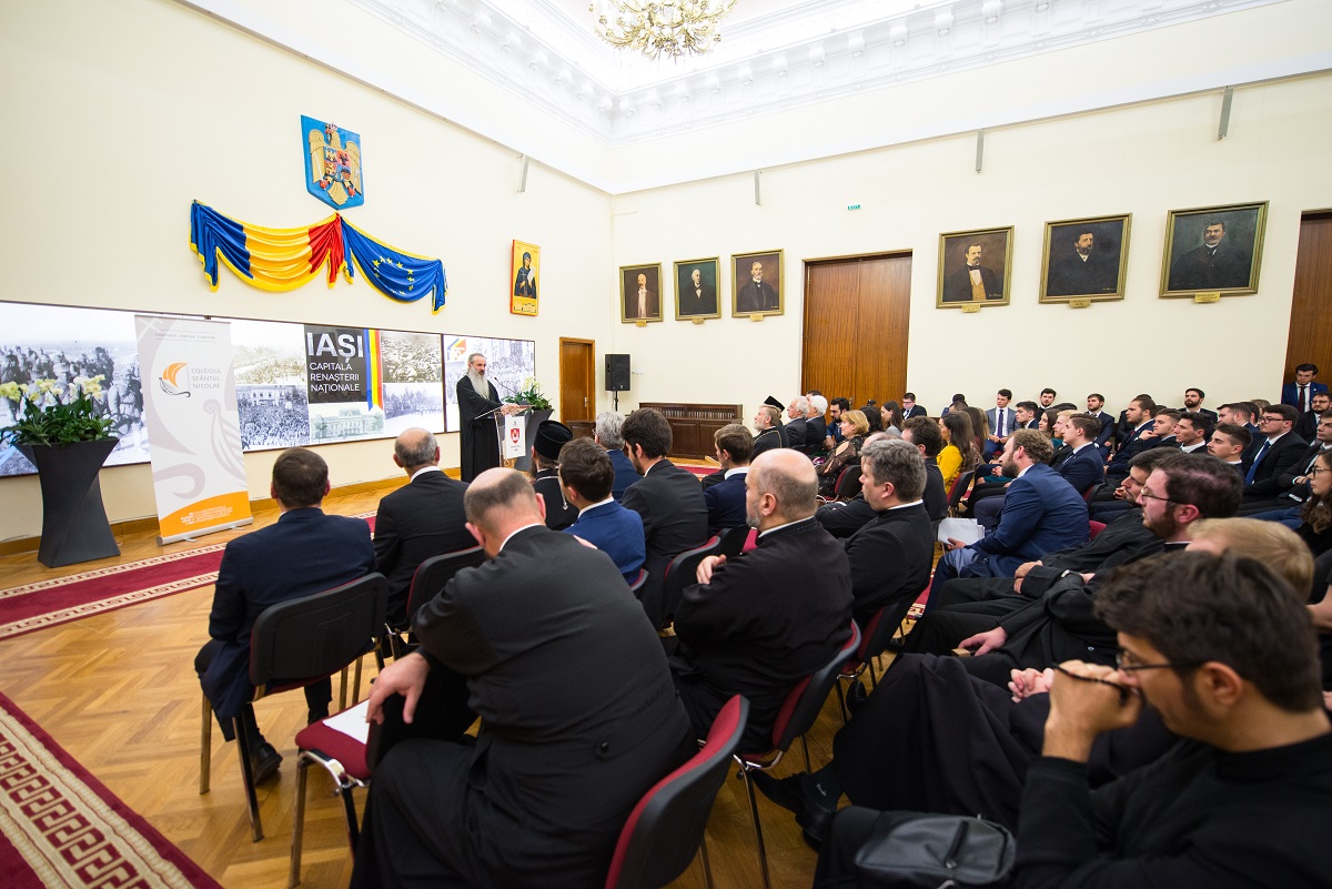 „Formal de Bun Venit” la Colegiul „Sfântul Nicolae” din Iași: „Fiind împreună, puteți să păstrați o atitudine corespunzătoare”