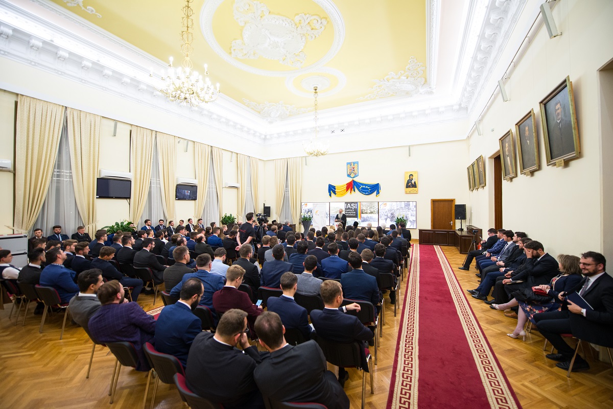 „Formal de Bun Venit” la Colegiul „Sfântul Nicolae” din Iași: „Fiind împreună, puteți să păstrați o atitudine corespunzătoare”