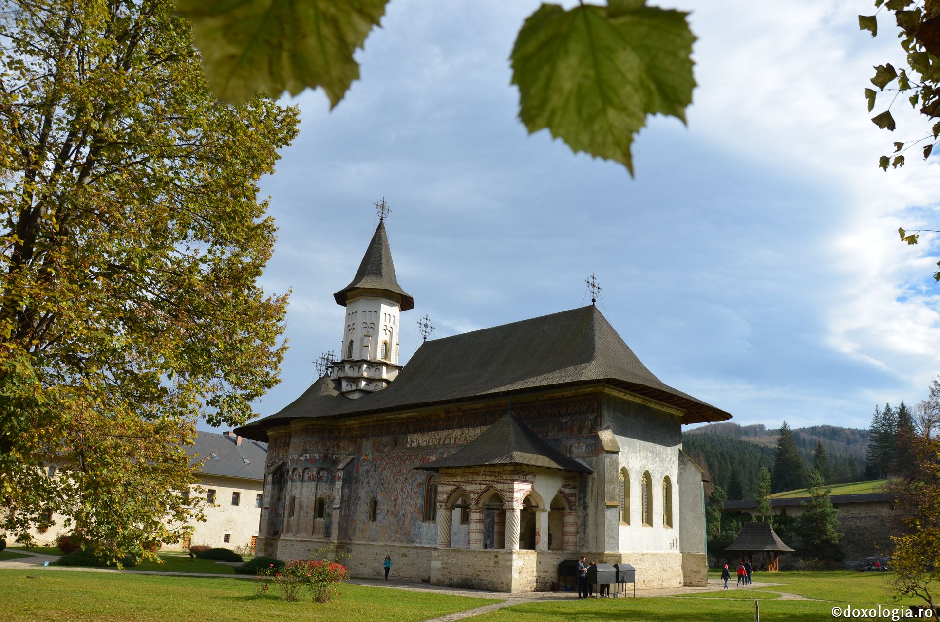 (Foto) Sfârșit de octombrie la Mănăstirea Sucevița
