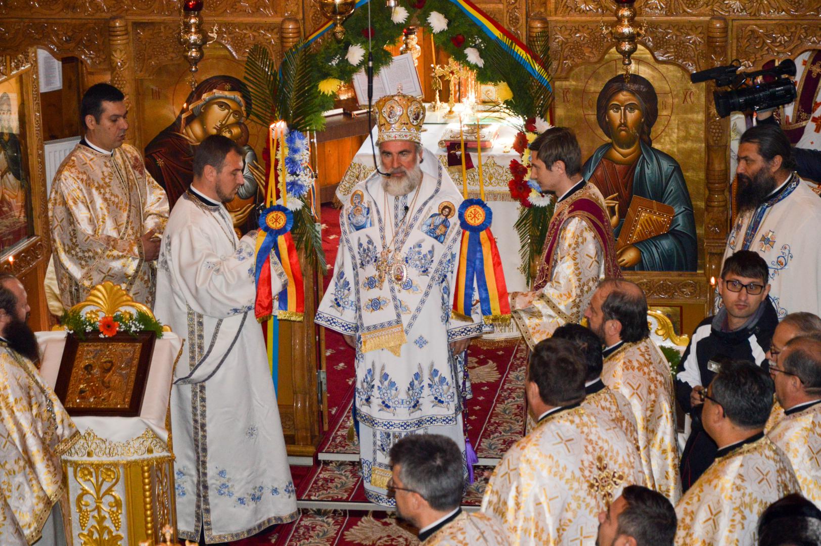 Slujbe arhiereşti la mănăstirile Valea Budului şi Mălineşti