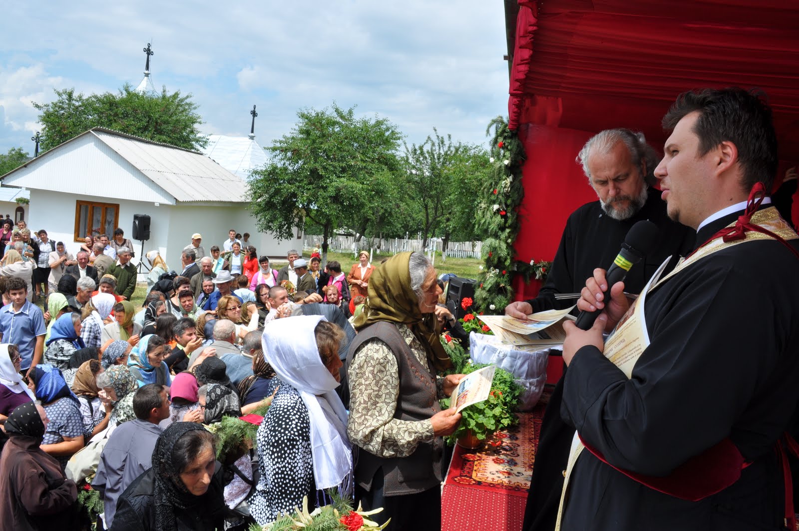 Biserica satului Rotăria, resfinţită după 60 de ani