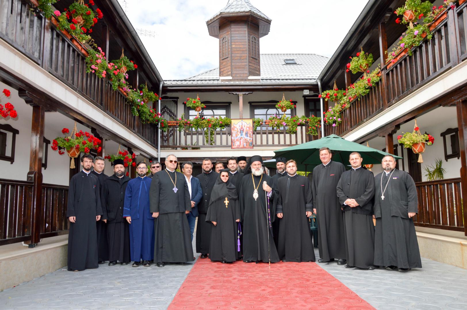 Slujbe arhiereşti la mănăstirile Valea Budului şi Mălineşti