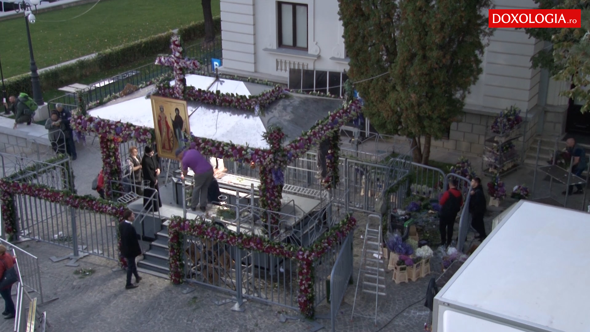 (Video) Baldachin împodobit în cinstea Sfintelor Parascheva şi Ecaterina