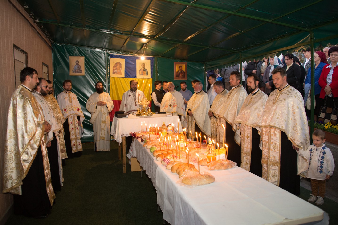 Hram la Parohia „Sfântul Apostol şi Evanghelist Luca” din Iași: „Slujbele pe care le săvârşim sunt legături între inimile noastre şi punţi către Dumnezeu”