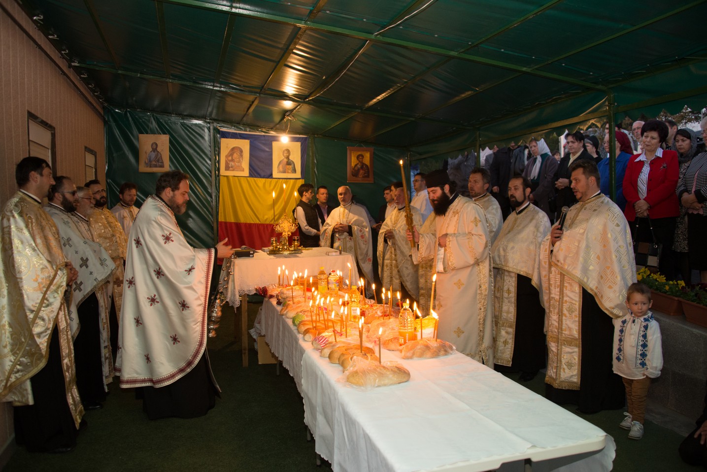 Hram la Parohia „Sfântul Apostol şi Evanghelist Luca” din Iași: „Slujbele pe care le săvârşim sunt legături între inimile noastre şi punţi către Dumnezeu”