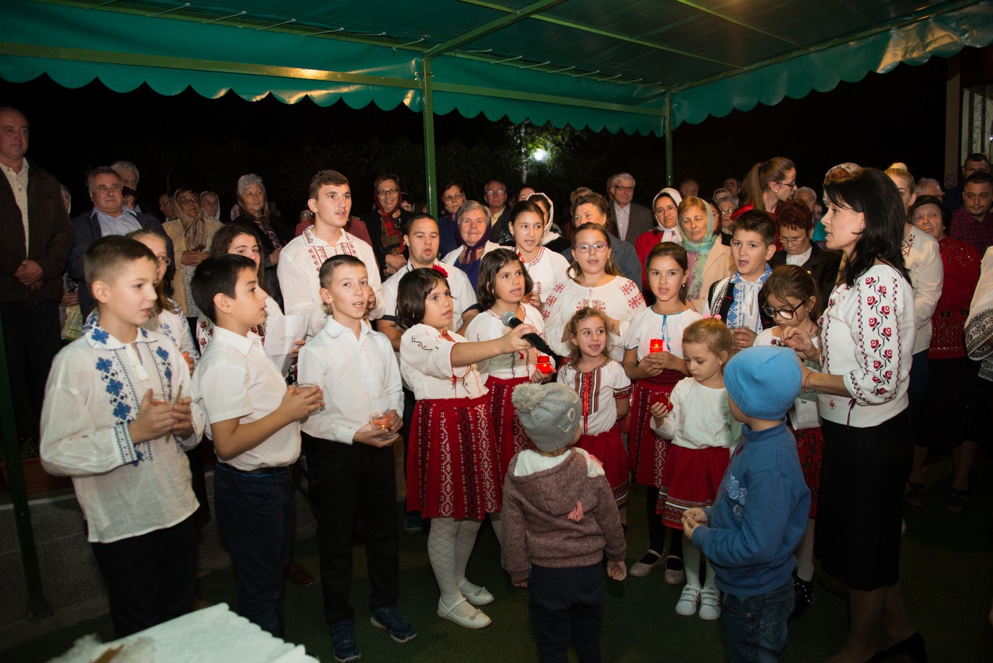 Hram la Parohia „Sfântul Apostol şi Evanghelist Luca” din Iași: „Slujbele pe care le săvârşim sunt legături între inimile noastre şi punţi către Dumnezeu”