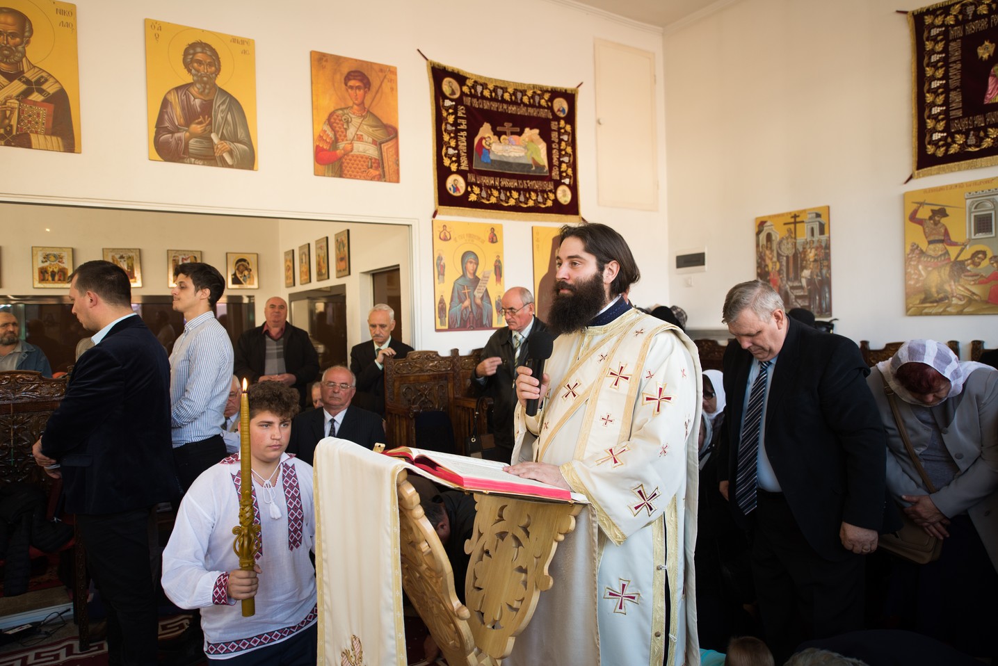 Hram la Parohia „Sfântul Apostol şi Evanghelist Luca” din Iași: „Slujbele pe care le săvârşim sunt legături între inimile noastre şi punţi către Dumnezeu”