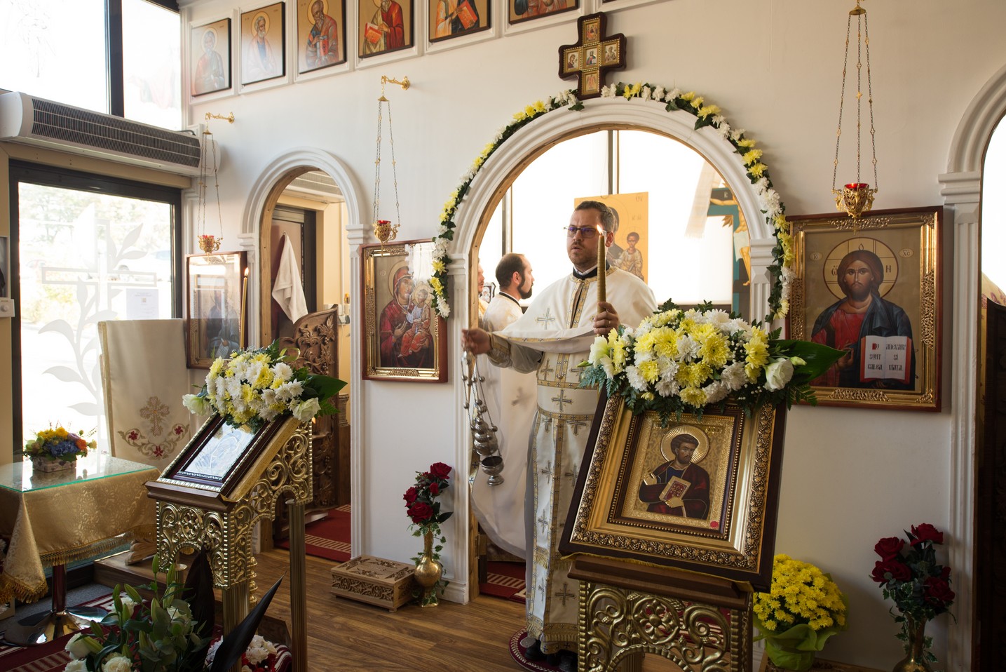 Hram la Parohia „Sfântul Apostol şi Evanghelist Luca” din Iași: „Slujbele pe care le săvârşim sunt legături între inimile noastre şi punţi către Dumnezeu”