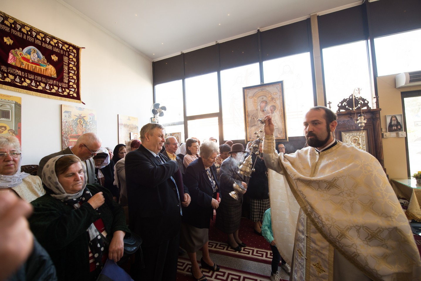 Hram la Parohia „Sfântul Apostol şi Evanghelist Luca” din Iași: „Slujbele pe care le săvârşim sunt legături între inimile noastre şi punţi către Dumnezeu”