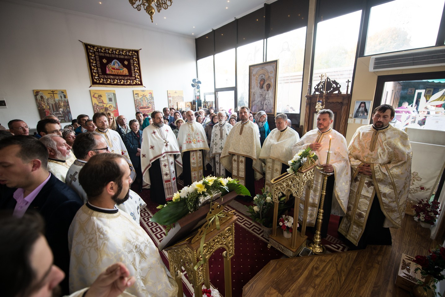 Hram la Parohia „Sfântul Apostol şi Evanghelist Luca” din Iași: „Slujbele pe care le săvârşim sunt legături între inimile noastre şi punţi către Dumnezeu”