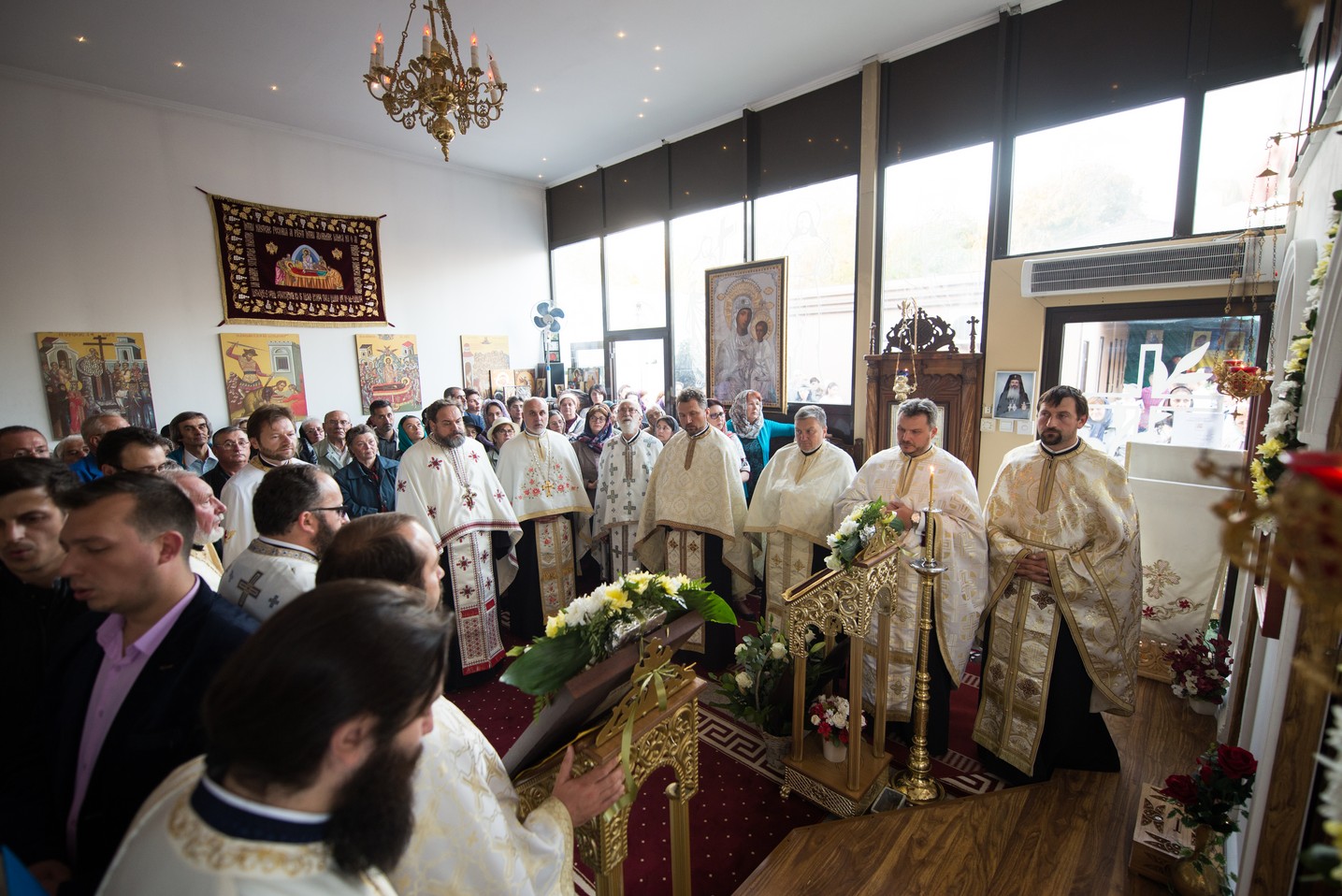 Hram la Parohia „Sfântul Apostol şi Evanghelist Luca” din Iași: „Slujbele pe care le săvârşim sunt legături între inimile noastre şi punţi către Dumnezeu”