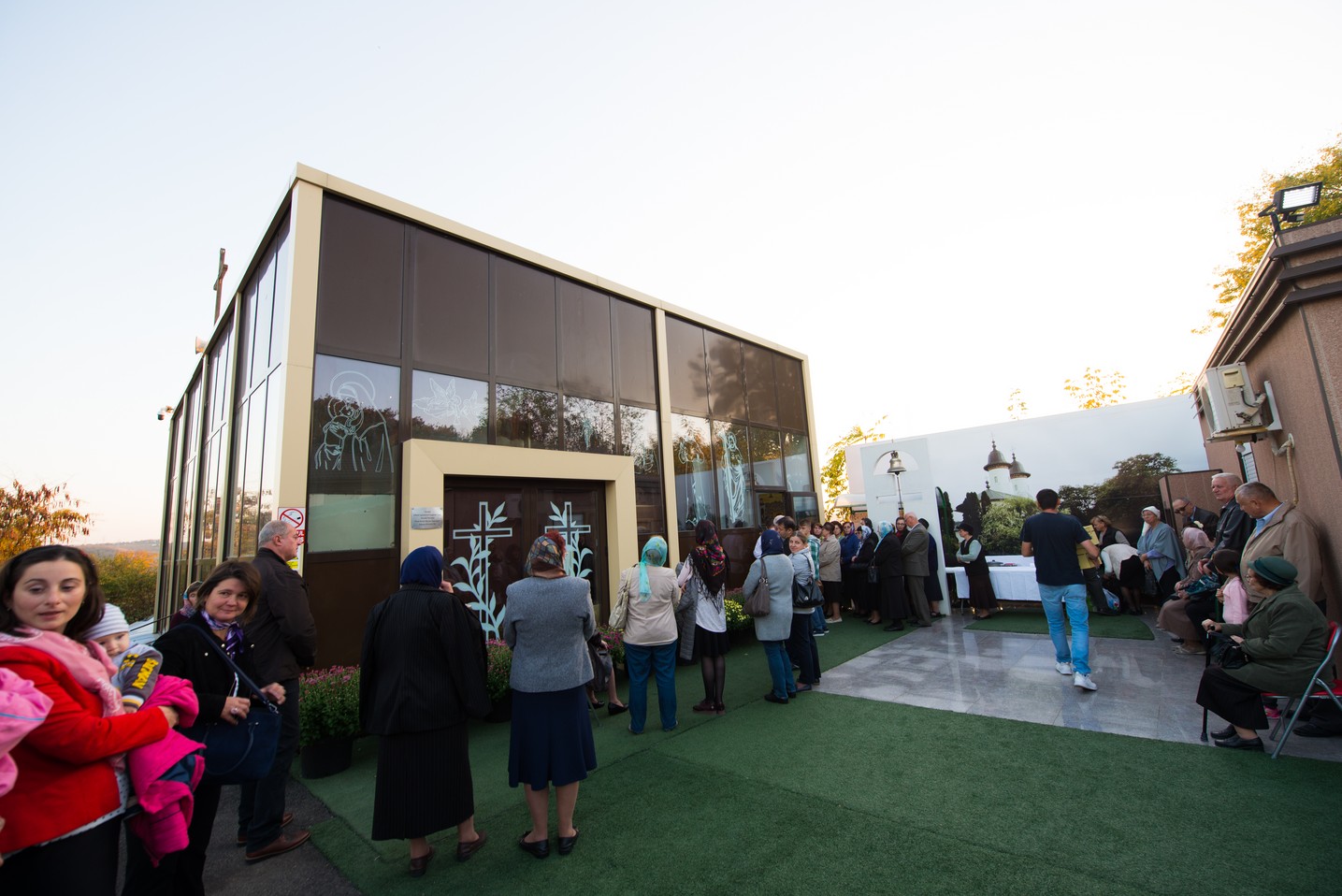 Hram la Parohia „Sfântul Apostol şi Evanghelist Luca” din Iași: „Slujbele pe care le săvârşim sunt legături între inimile noastre şi punţi către Dumnezeu”