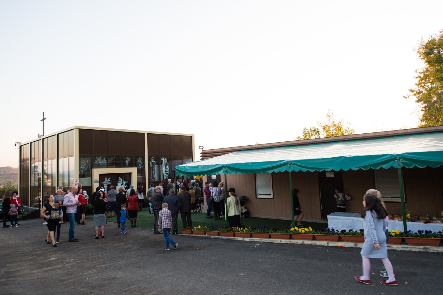 Hram la Parohia „Sfântul Apostol şi Evanghelist Luca” din Iași: „Slujbele pe care le săvârşim sunt legături între inimile noastre şi punţi către Dumnezeu”