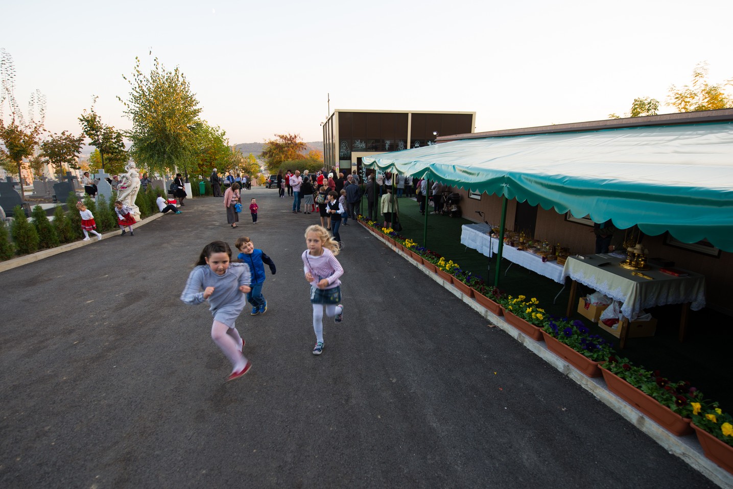 Hram la Parohia „Sfântul Apostol şi Evanghelist Luca” din Iași: „Slujbele pe care le săvârşim sunt legături între inimile noastre şi punţi către Dumnezeu”