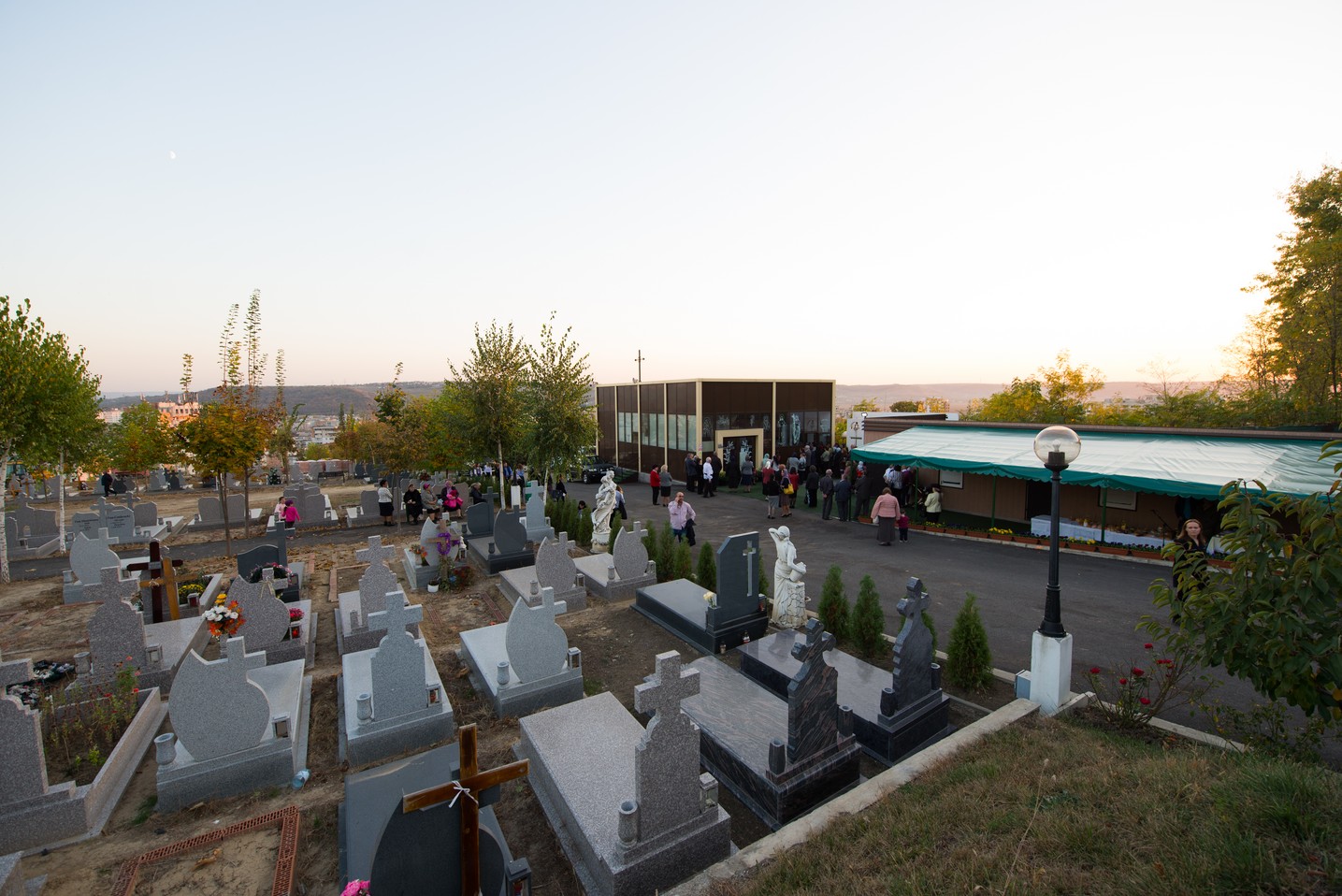 Hram la Parohia „Sfântul Apostol şi Evanghelist Luca” din Iași: „Slujbele pe care le săvârşim sunt legături între inimile noastre şi punţi către Dumnezeu”