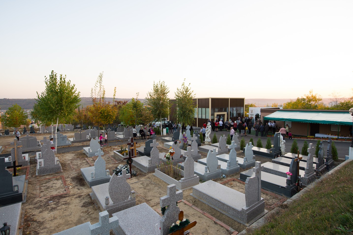 Hram la Parohia „Sfântul Apostol şi Evanghelist Luca” din Iași: „Slujbele pe care le săvârşim sunt legături între inimile noastre şi punţi către Dumnezeu”