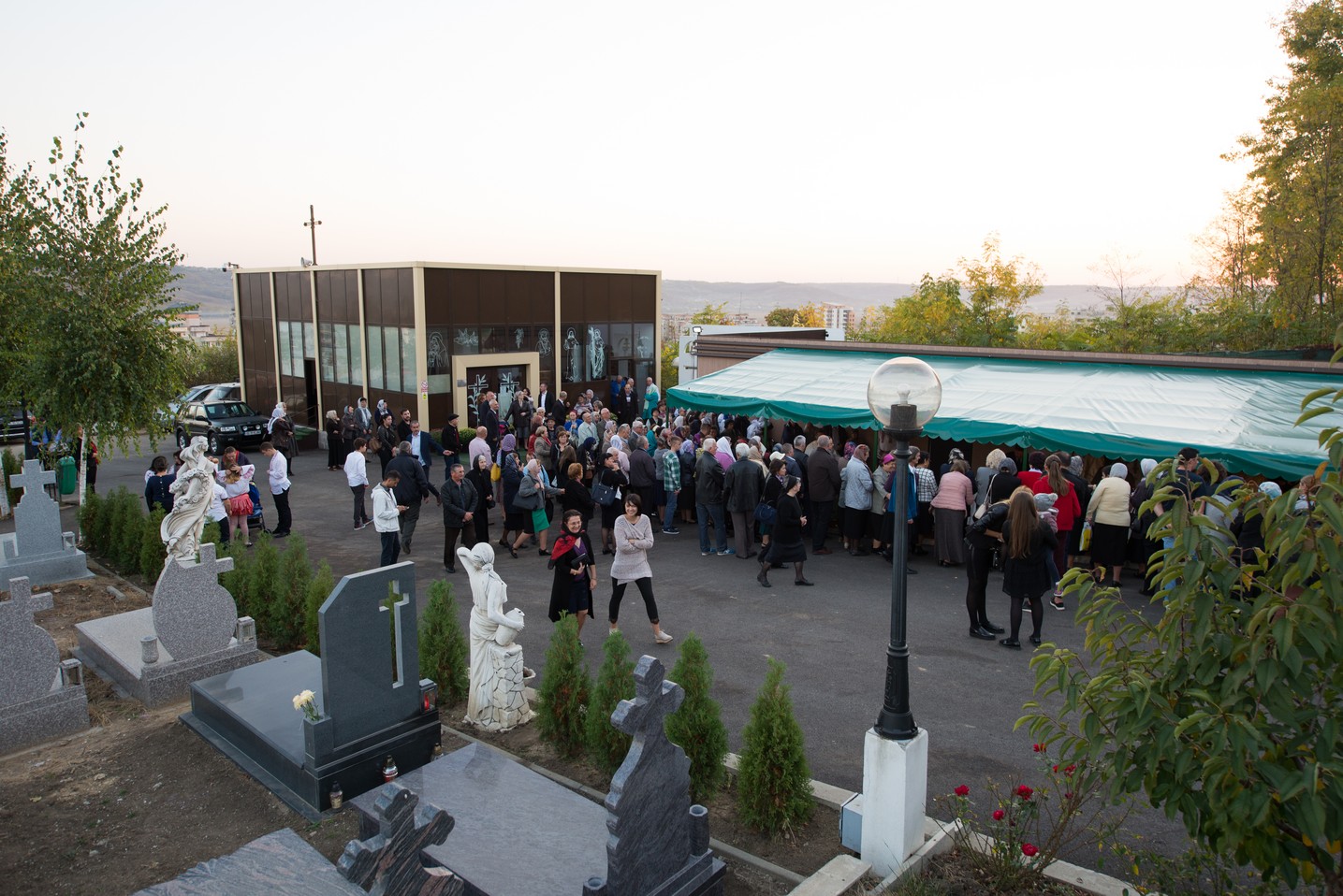 Hram la Parohia „Sfântul Apostol şi Evanghelist Luca” din Iași: „Slujbele pe care le săvârşim sunt legături între inimile noastre şi punţi către Dumnezeu”