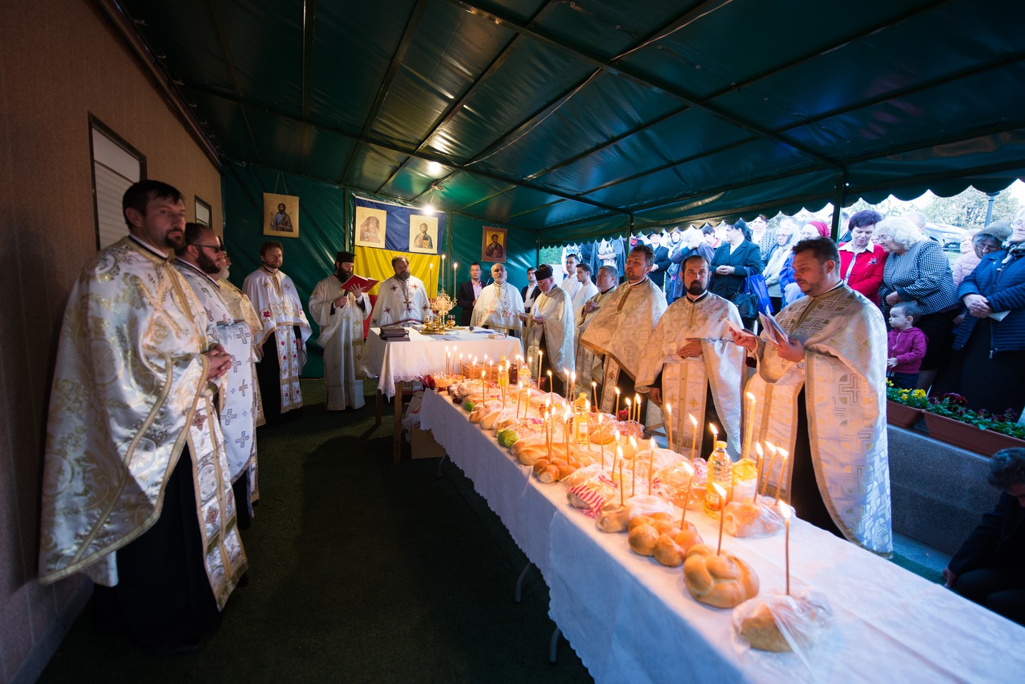 Hram la Parohia „Sfântul Apostol şi Evanghelist Luca” din Iași: „Slujbele pe care le săvârşim sunt legături între inimile noastre şi punţi către Dumnezeu”