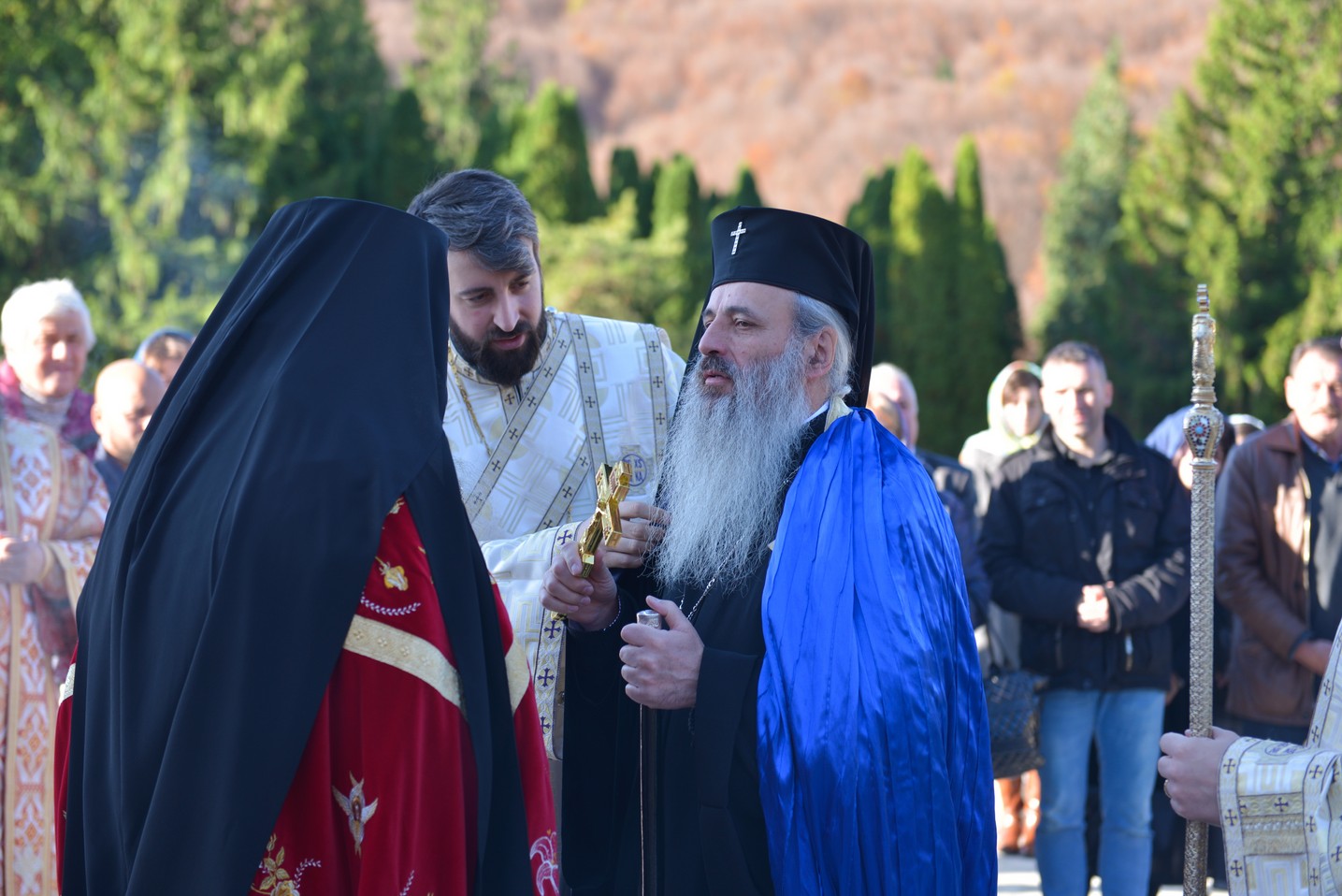 Foto: Alex Atudori Hram la Mănăstirea Pângărați: „Să viețuim în această lume cât mai aproape de rădăcina Evangheliei și de tinda Bisericii”