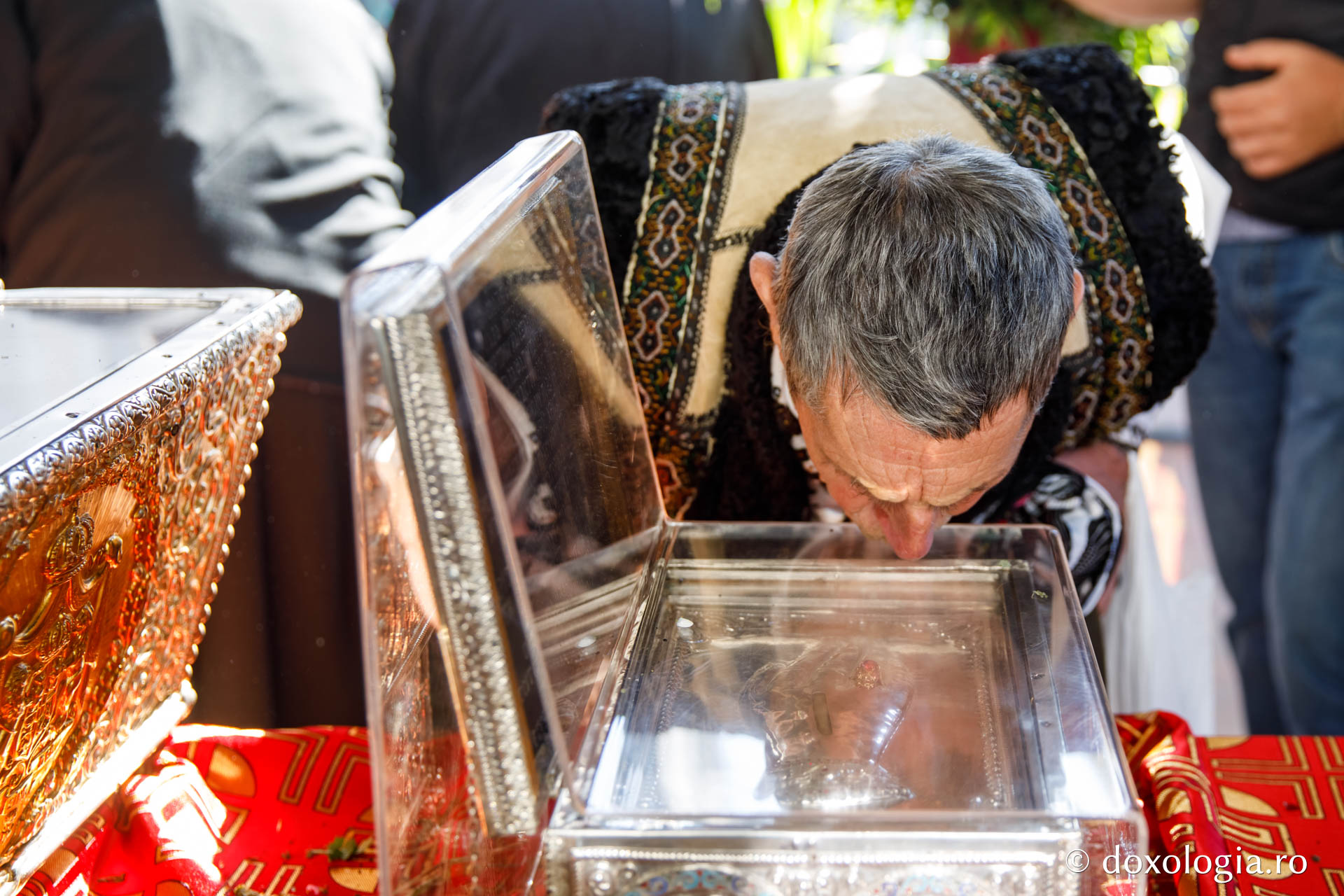 De o seamă cu Unirea: Cinci români au primit cea mai înaltă distincție a MMB, „Crucea Moldavă” pentru mireni